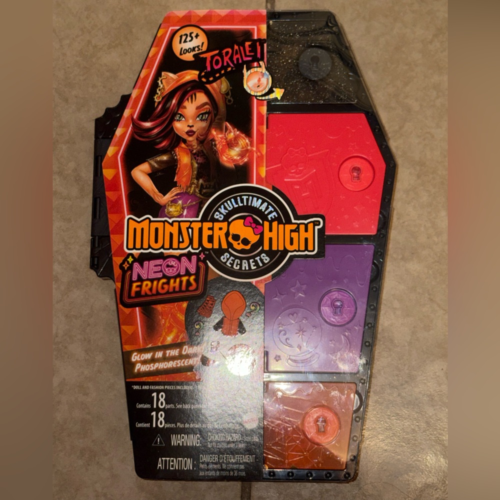 NIB - Monster High - Skulltimate Secrets ‘Toralei Stripe’ w/ Dress-Up Locker - Picture 6 of 13